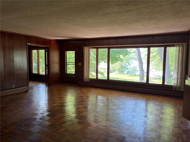 Building Photo - 4435 N Shore Dr