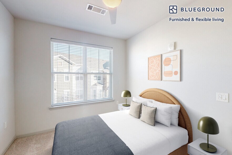 Building Photo - 1000 Lupine