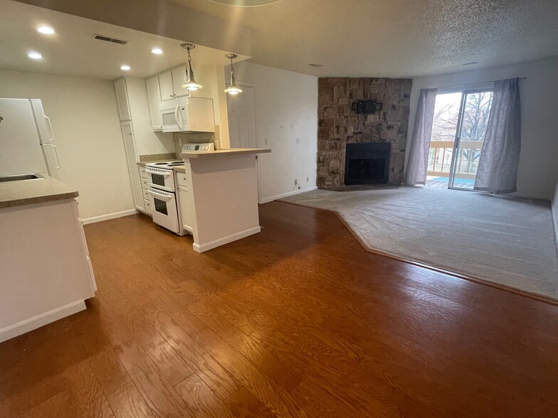 Building Photo - 810 Tenderfoot Hill Rd