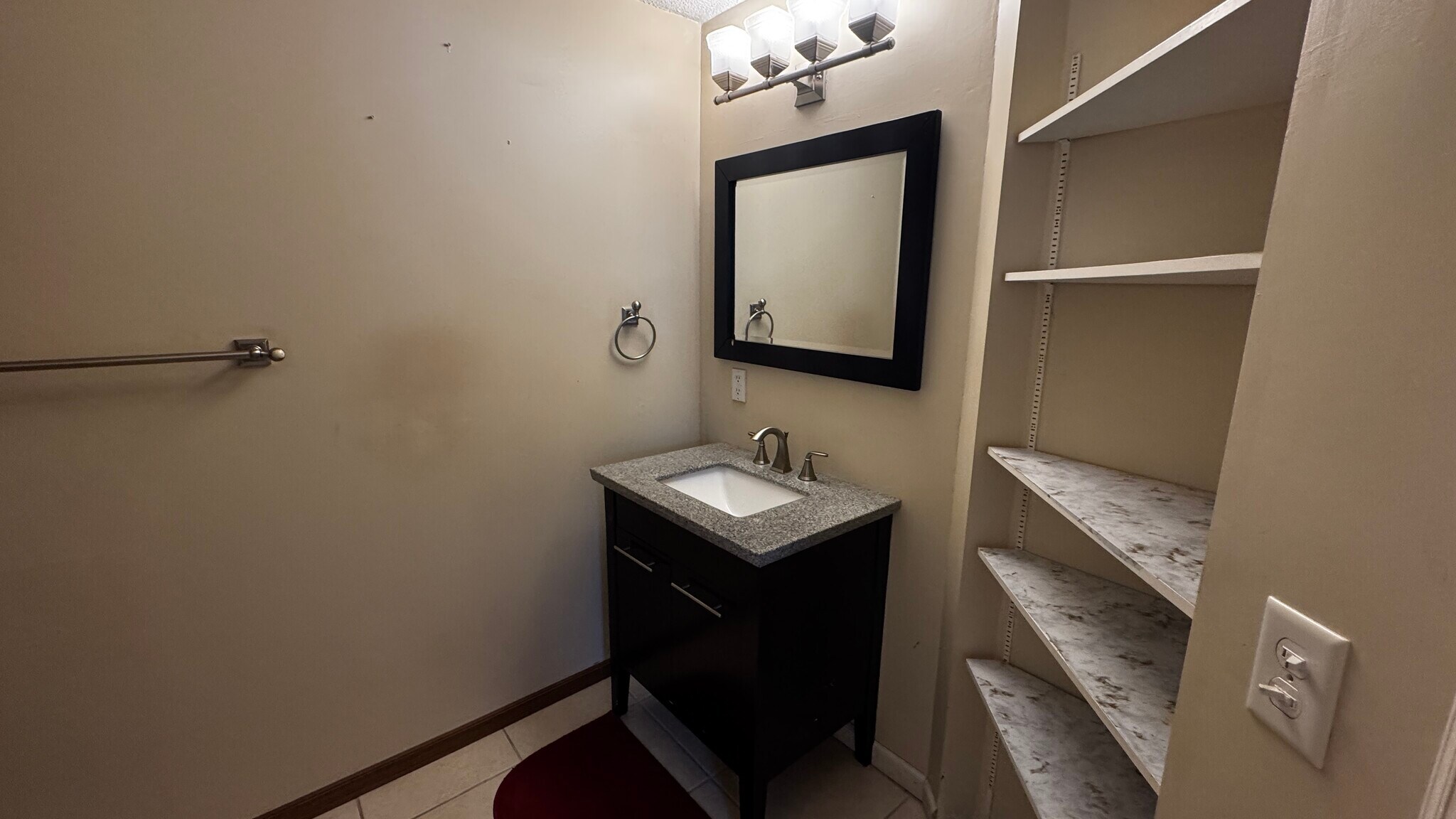 Building Photo - 8700 Loch Lomond Blvd