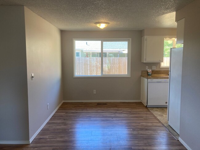 Building Photo - 2 Bedroom 1 bath Brownsville, Oregon