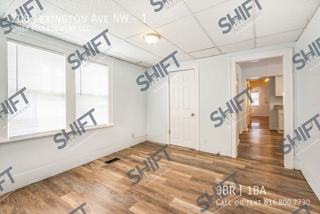 Building Photo - 208 Lexington Ave NW