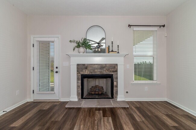 Building Photo - 4831 Fairmont Dr