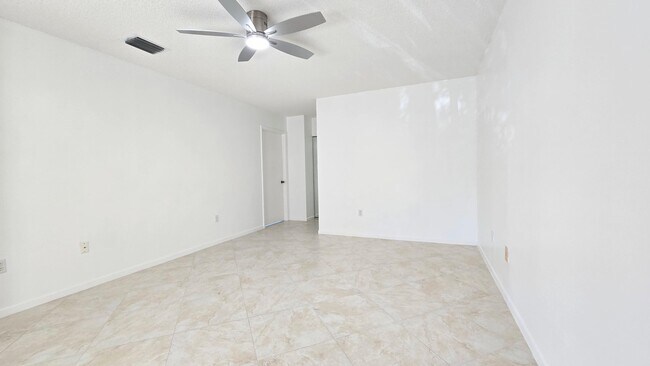 Building Photo - 5139 Floria Way