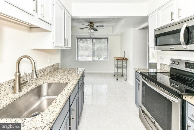 Building Photo - 10204 Bushman Dr
