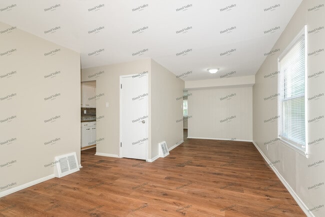 Building Photo - 424 Lancashire Rd