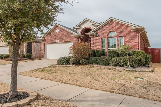 Building Photo - 3220 Hornbeam St