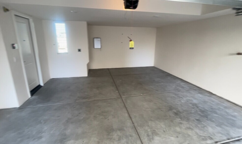 Building Photo - 2115 Reed Dr