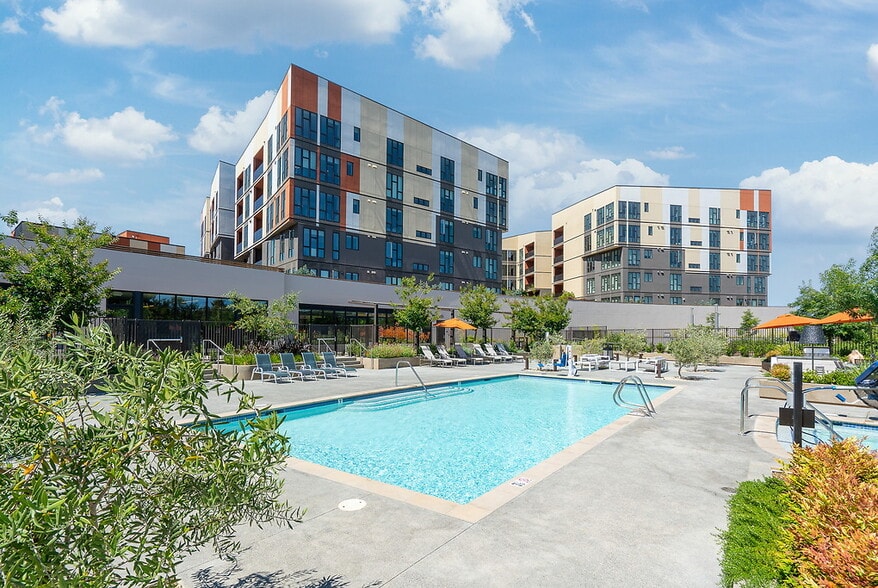 Building Photo - 1250 Lakeside