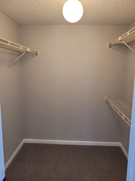 Building Photo - 4770 Fountains Dr S