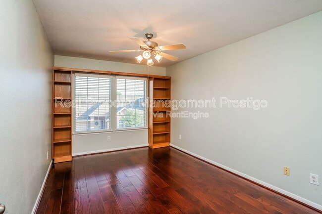Building Photo - 1719 Village Townhome Dr