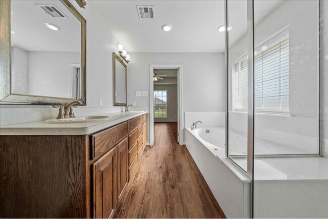 Building Photo - 204 Raven Ridge Ct