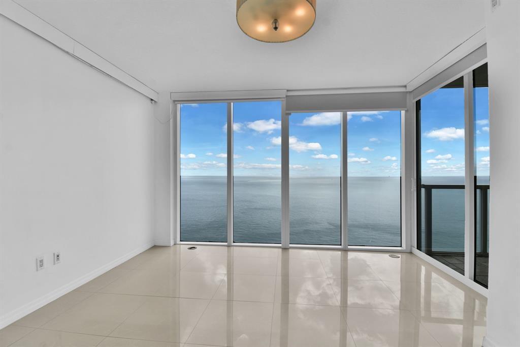 Building Photo - 16699 Collins Ave