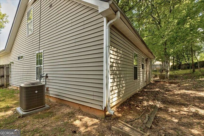 Building Photo - 3790 Benjamin Ct SW