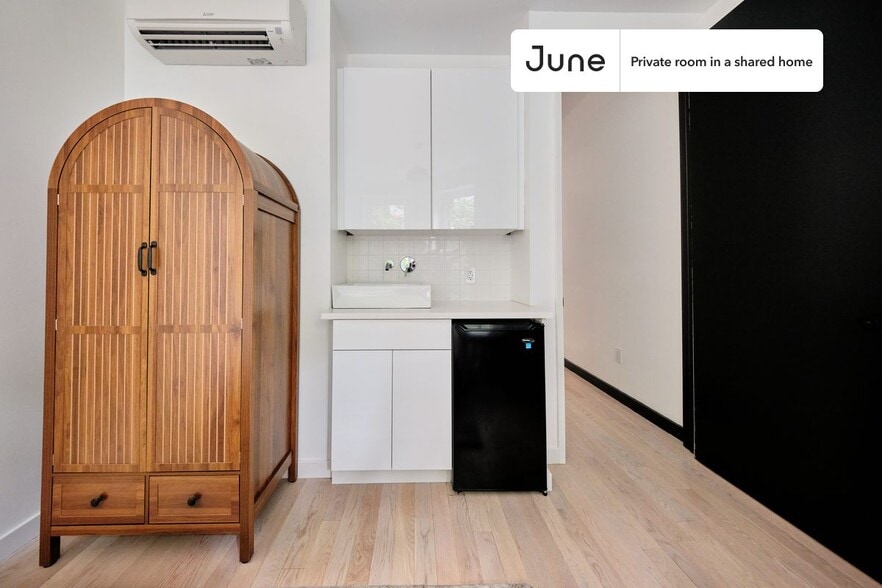 Building Photo - Room in Shared 4 bed/4 bath home in Ditmas Park