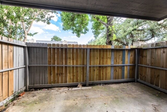 Building Photo - 9797 Leawood Blvd