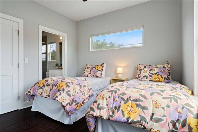 Building Photo - 6301 Santos St