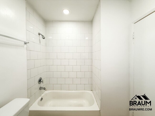 Building Photo - 13115 Oxnard St