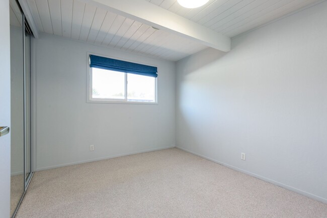 Building Photo - San Mateo Highlands Eichler Mid-Century 3/...