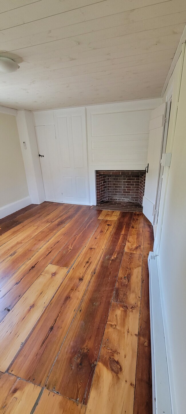 Building Photo - 45 Elm St