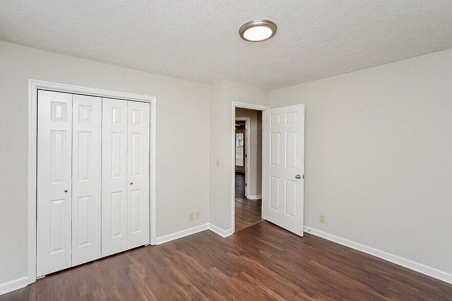 Building Photo - 3925 Calumet Dr