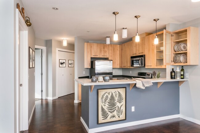 Building Photo - East Queen Anne Seattle 2 Bedroom Apartment for Rent | Lake Union Views, Rooftop Deck, In-Unit La...