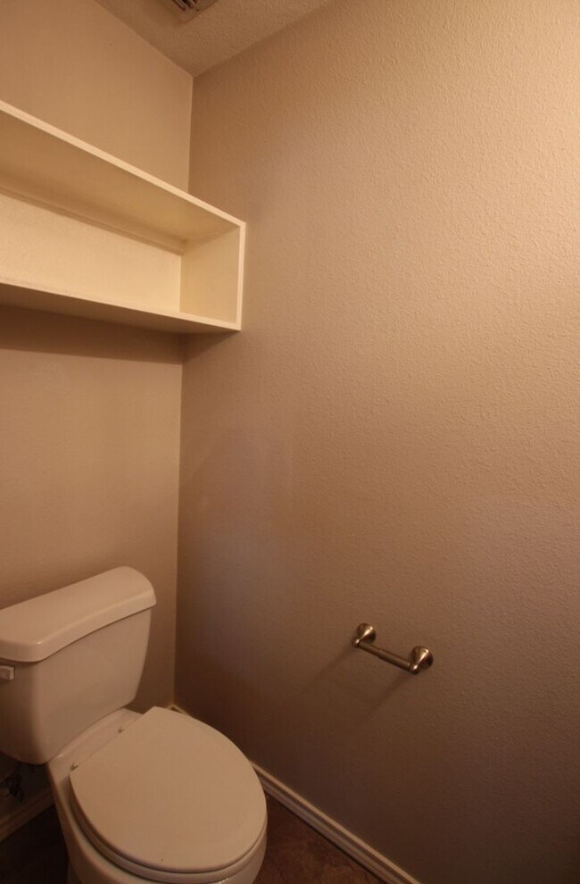 Building Photo - 18043 Loring Ln