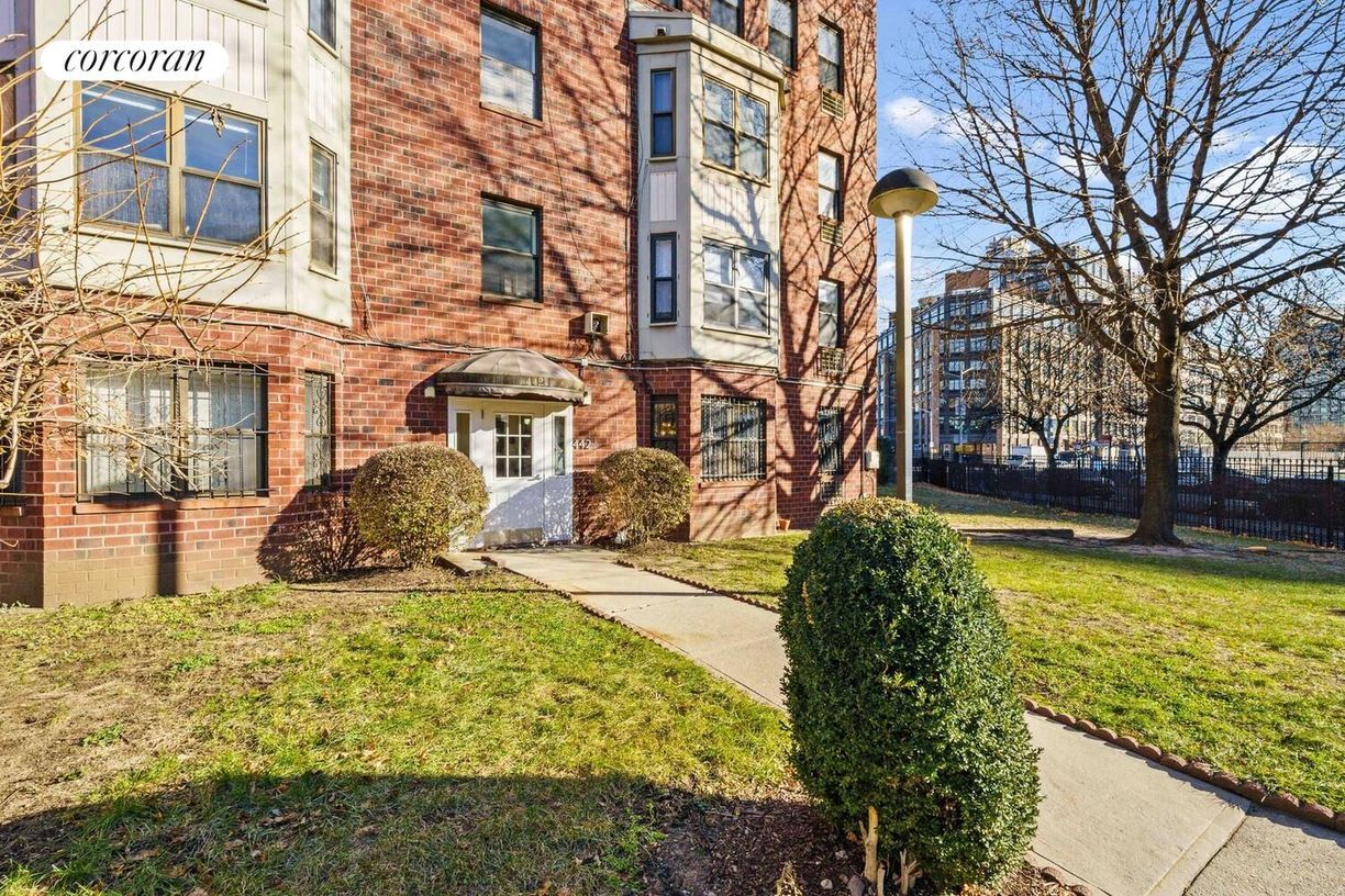 Building Photo - 442 Clermont Ave