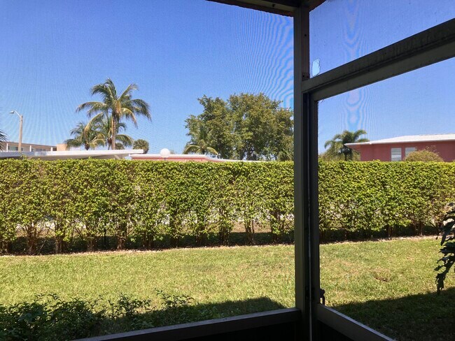 Building Photo - 17 Golfs Edge