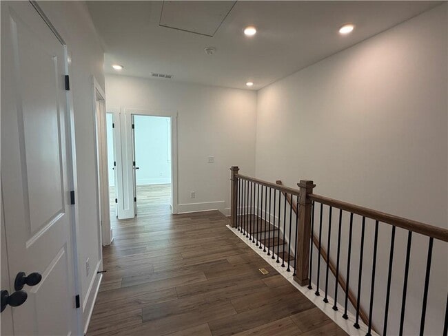 Building Photo - 1605 Aeslin Dr NW