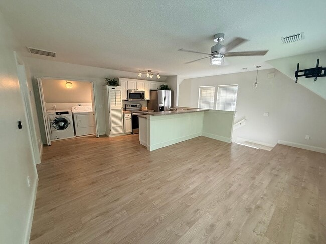 Building Photo - 1005 Kestrel Ct