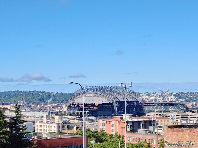 Building Photo - "Urban Living at Its Best: Spacious 2-Bedroom Retreat with Scenic Views!"