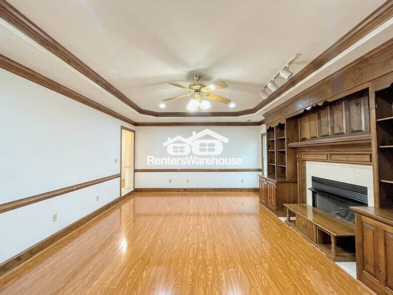 Building Photo - 352 Peace Haven Dr