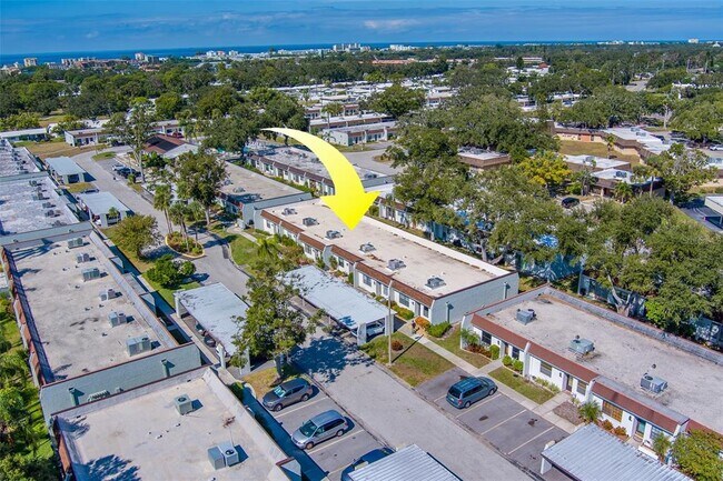 Building Photo - 13827 Mission Oaks Blvd