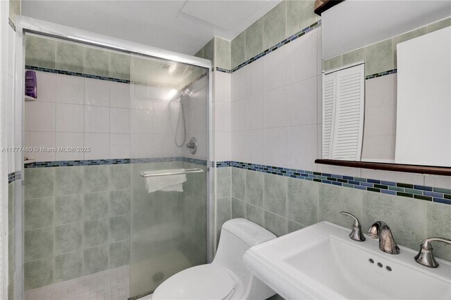 Building Photo - 1351 NE Miami Gardens Dr