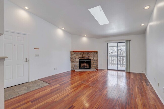 Building Photo - $1,825 - 2 Bed, 2 Bath Condo in Denver wit...