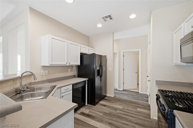 Building Photo - 528 Round Reign Ave