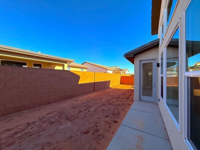 Building Photo - New 3 bed, 2.5 bath with 2 car garage home