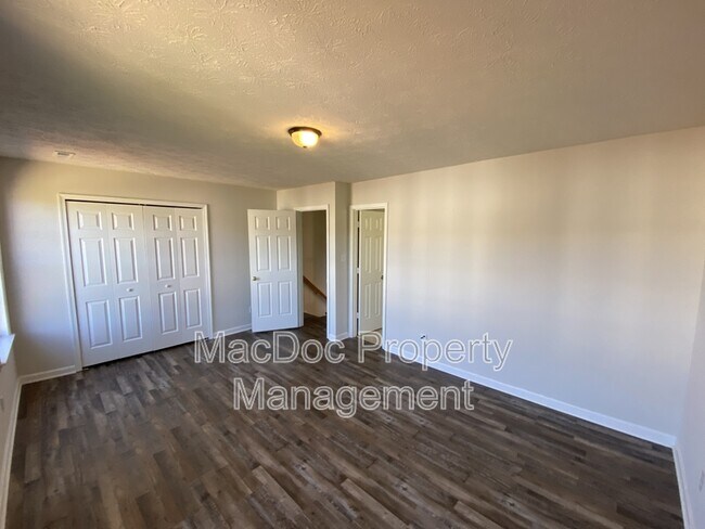 Building Photo - 105 Raquel Ct