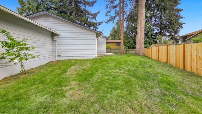 Building Photo - Updated Rambler in Prime Kirkland Location