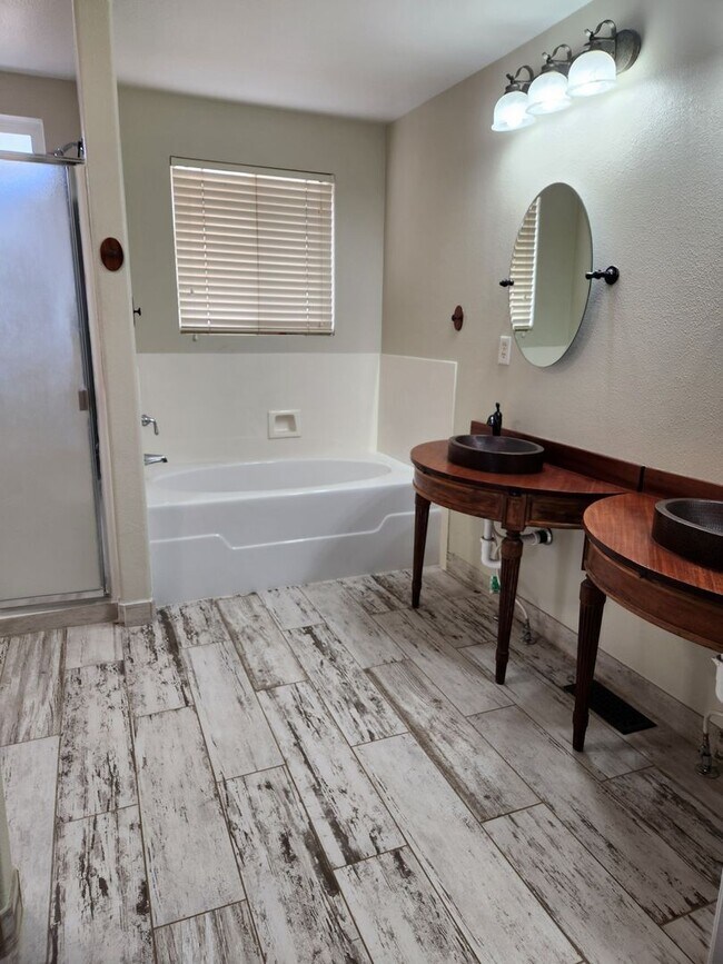 Building Photo - Beautiful Fernley home