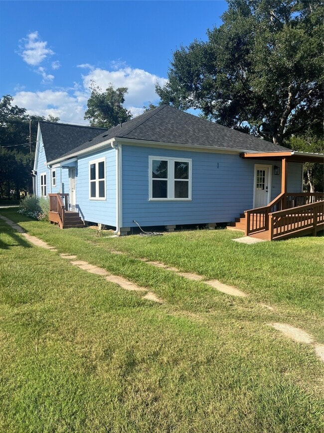 Building Photo - 803 Austin St