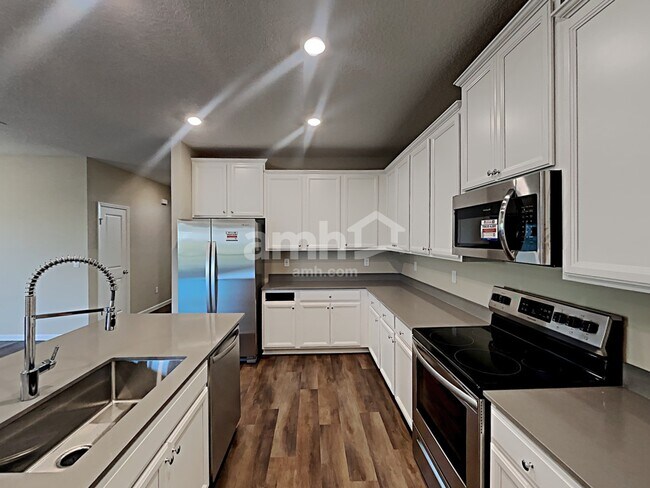 Building Photo - 150 Hemlock Pt