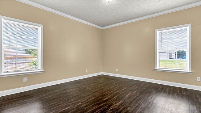 Building Photo - Spacious 3-Bedroom Home with Recent Upgrad...