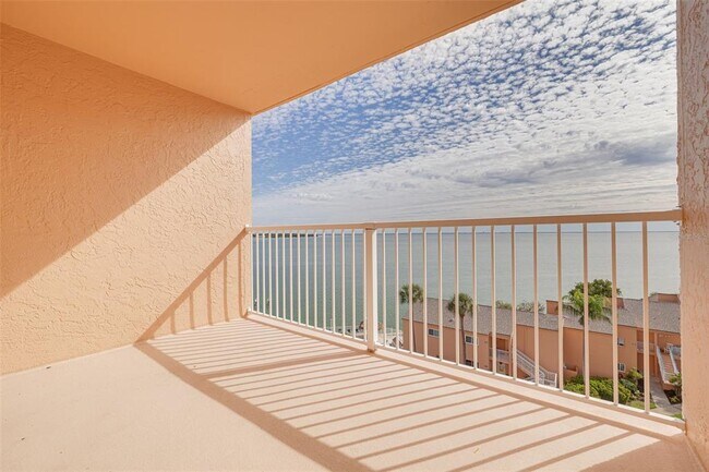 Building Photo - 7430 Sunshine Skyway Ln S