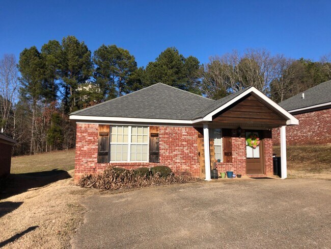 Building Photo - 2 Bedroom 2 Bath Townhome FULLY FURNISHED