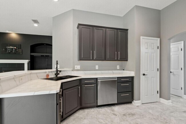 Building Photo - 14617 E Zachary Dr