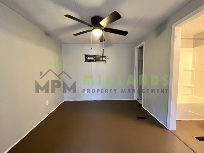 Building Photo - 240 Rister Rd