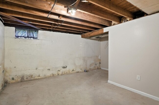 Building Photo - 1118 Boston Rd