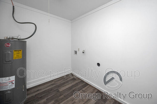 Building Photo - 3215 Walton Dr